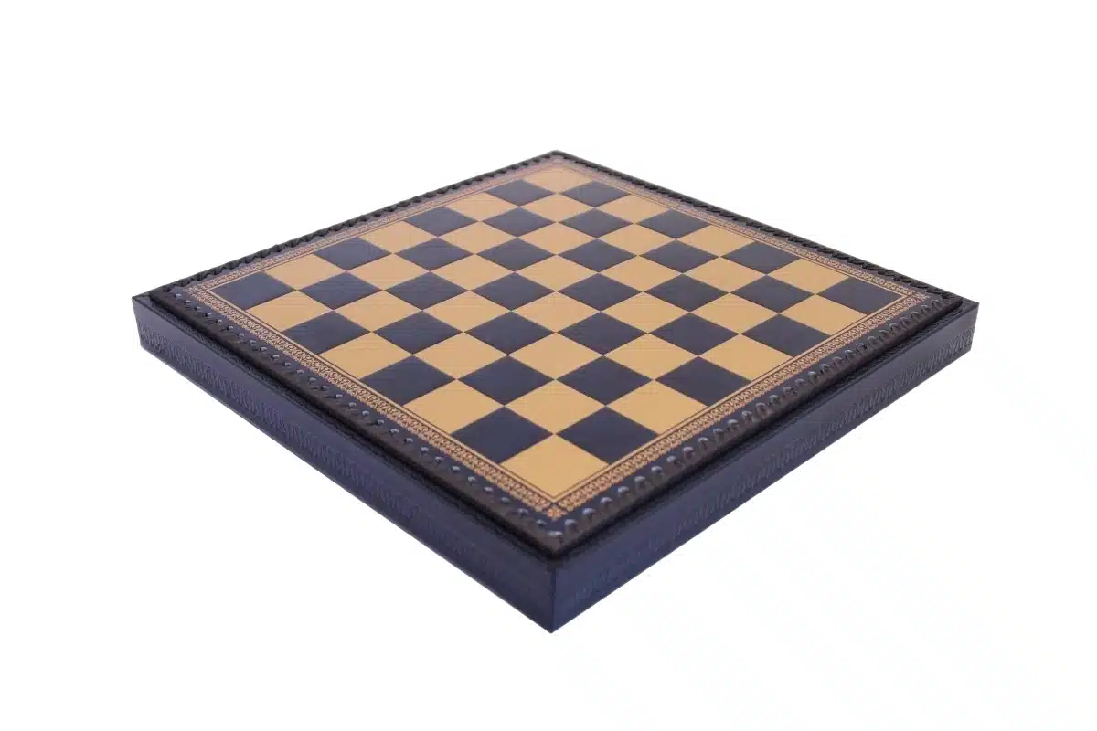 Jeu d'Echecs Romains VS Grecs en Résine et Échiquier en Similicuir Doré et Bleu avec Compartiment de Rangement - Image 9