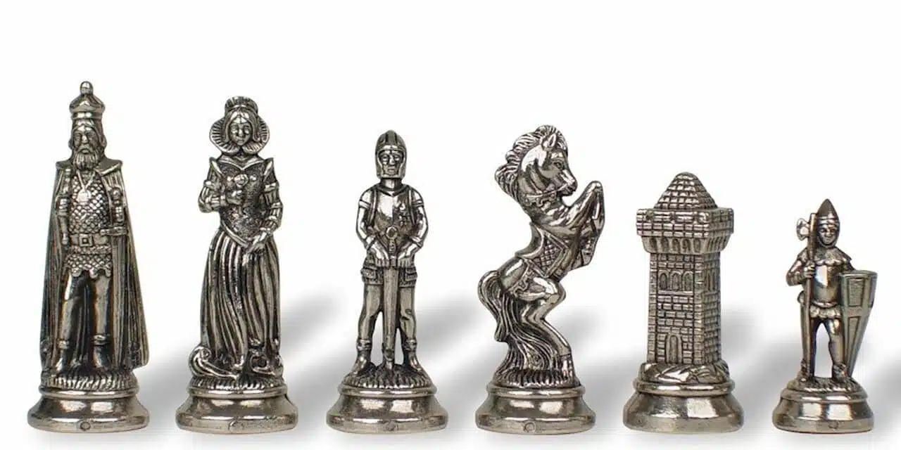 Ensemble Mary Stuart VIII Echiquier avec Rangement et Jeu d'Echecs en Métal - Image 5