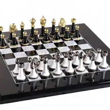 Ensemble Staunton Design II Echiquier  en Bois Laqué & Jeu d'Echecs en Métal Massif Laqué Noir et Blanc