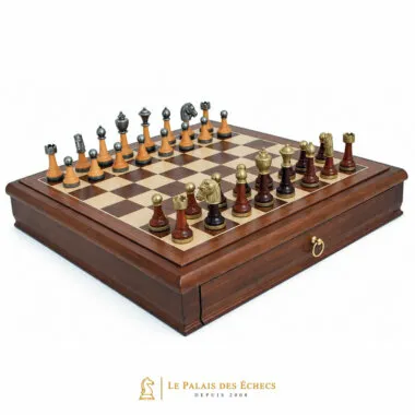 Ensemble Classic XIV vu de côté avec pièces en métal et bois disposées