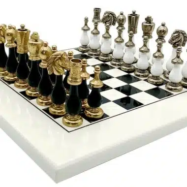 Ensemble Bicolore II Noir et Blanc Echiquier en Bois et Jeu d'Echecs en Métal et en Bois Staunton