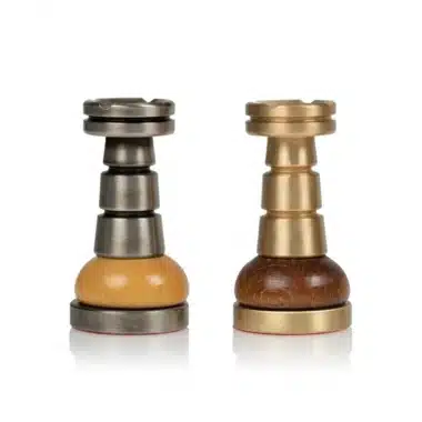 Ensemble de Jeu d'Échecs en Laiton Massif et Bois avec Échiquier en Noyer de Bruyère Finition Brillante - Image 8
