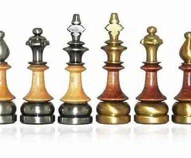 Ensemble de Jeu d'Échecs en Laiton Massif et Bois avec Échiquier en Noyer de Bruyère Finition Brillante - Image 11
