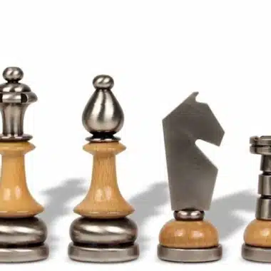 Ensemble de Jeu d'Échecs en Laiton Massif et Bois avec Échiquier en Noyer de Bruyère Finition Brillante - Image 4