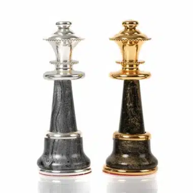 Ensemble Staunton Fantasy XL 2 Echiquier en Cuir Véritable & Jeu d'Echecs en Laiton et Bois Plaqué Or et Argent - Image 11