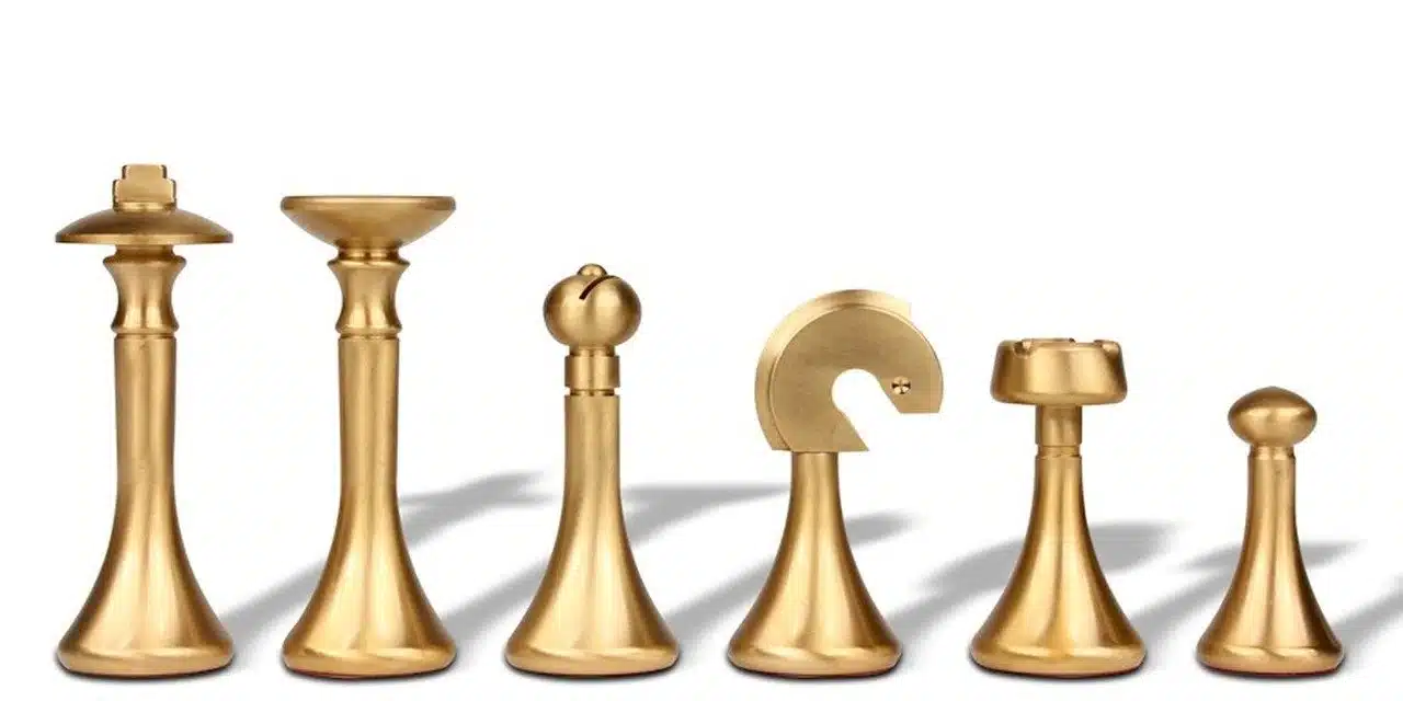 Ensemble Contemporain Bleu Echiquier en Bois d'Erable & Jeu d'Echecs en Laiton Massif - Image 10
