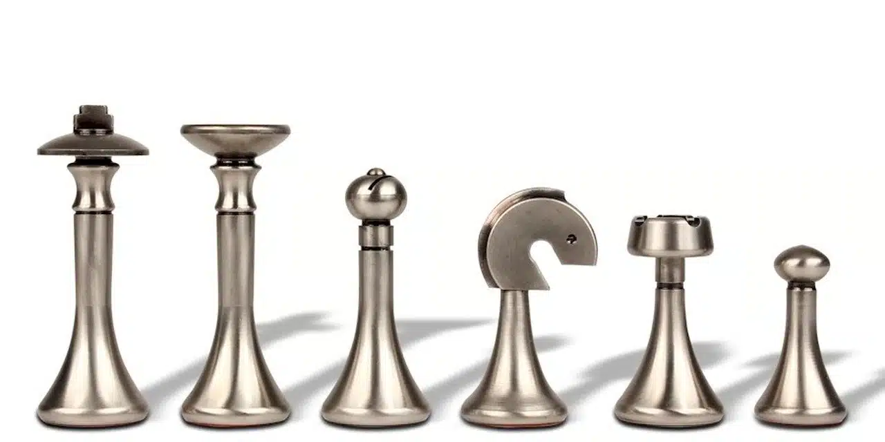 Ensemble Contemporain Gris Echiquier en Bois d'Erable & Jeu d'Echecs en Laiton Massif - Image 9
