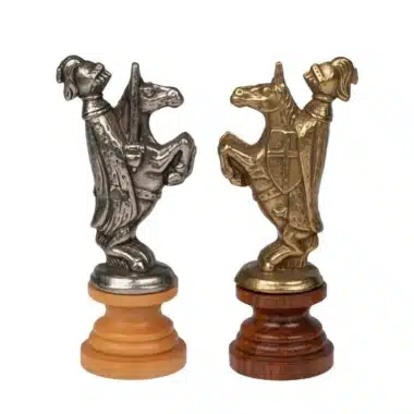 Jeu d'Echecs Médiéval en Bois et Métal Massif - Image 4