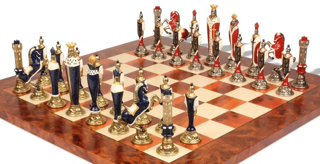 Ensemble Renaissance Haut de Gamme II Echiquier en Bois & Jeu d'Echecs en Métal Peint à la Main - Image 2