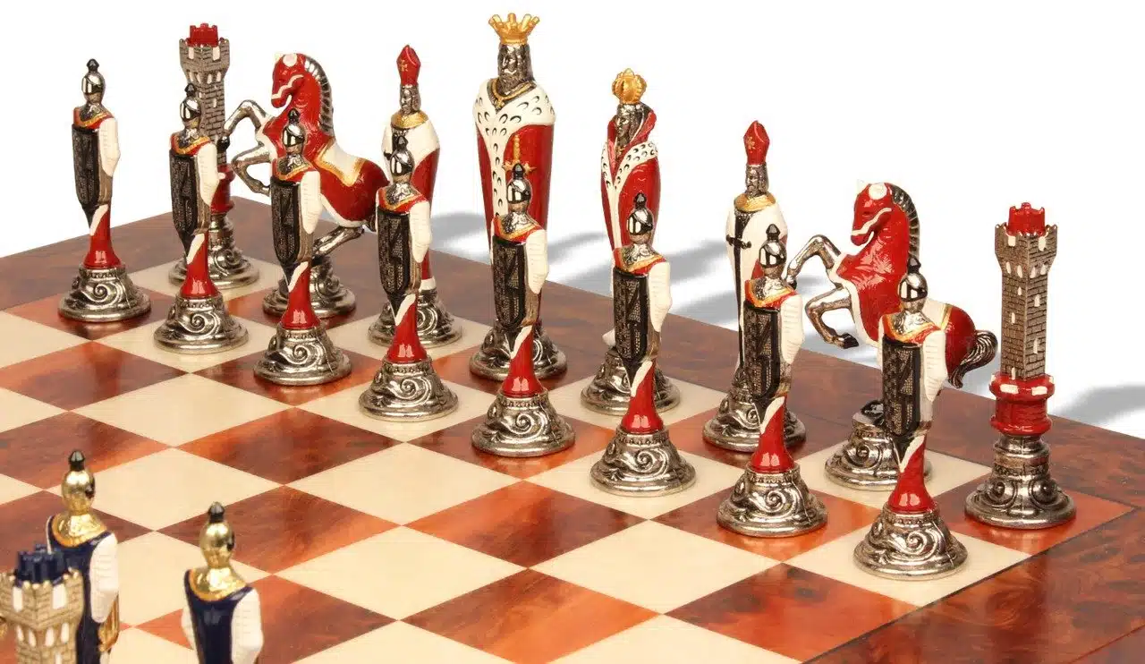 Ensemble Renaissance Haut de Gamme II Echiquier en Bois & Jeu d'Echecs en Métal Peint à la Main - Image 3