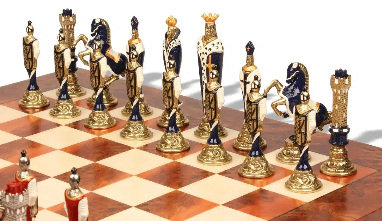 Ensemble Renaissance Haut de Gamme II Echiquier en Bois & Jeu d'Echecs en Métal Peint à la Main - Image 4