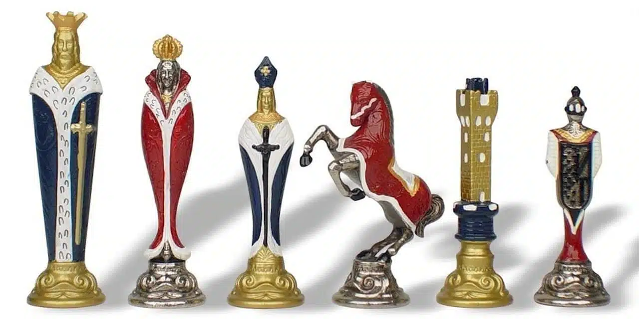 Ensemble Renaissance Haut de Gamme II Echiquier en Bois & Jeu d'Echecs en Métal Peint à la Main - Image 5