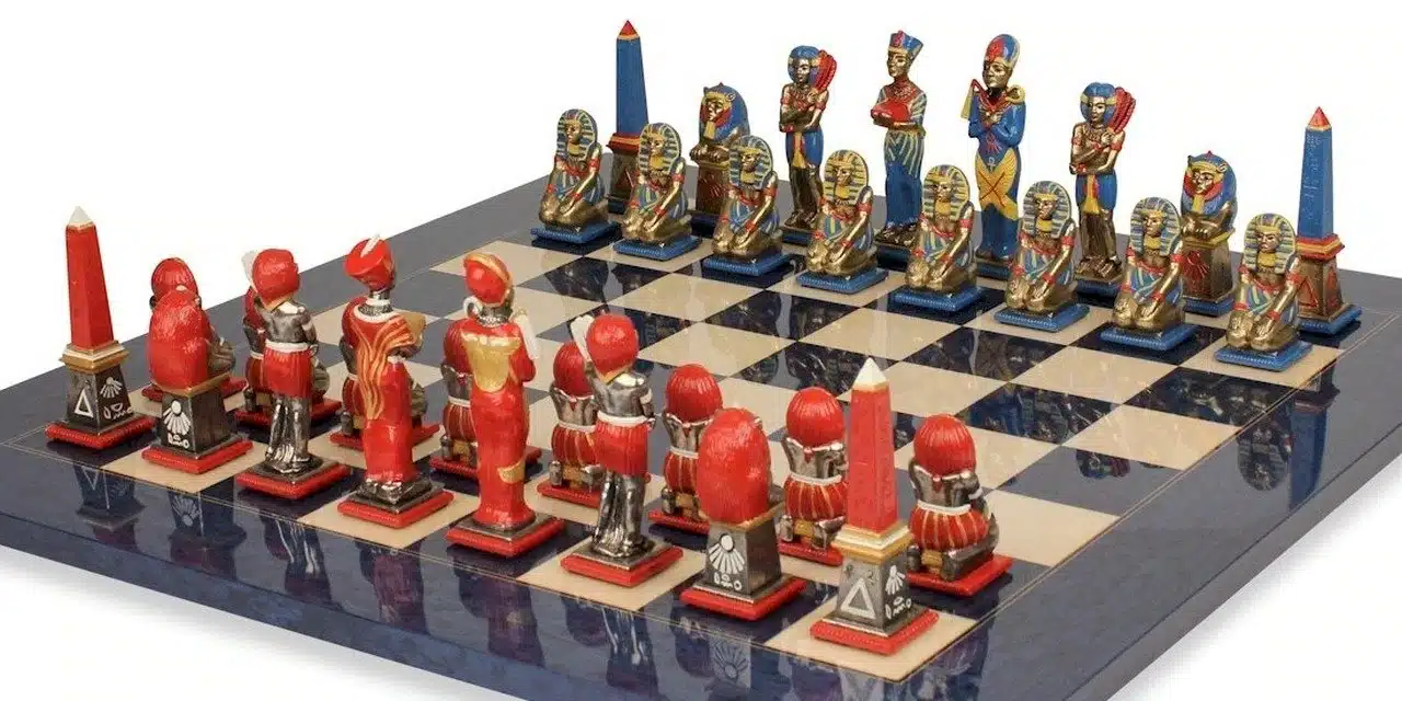 Ensemble Egypte III Echiquier en Bois d'Erable & Jeu d'Echecs en Métal Massif Peint à la Man - Image 2
