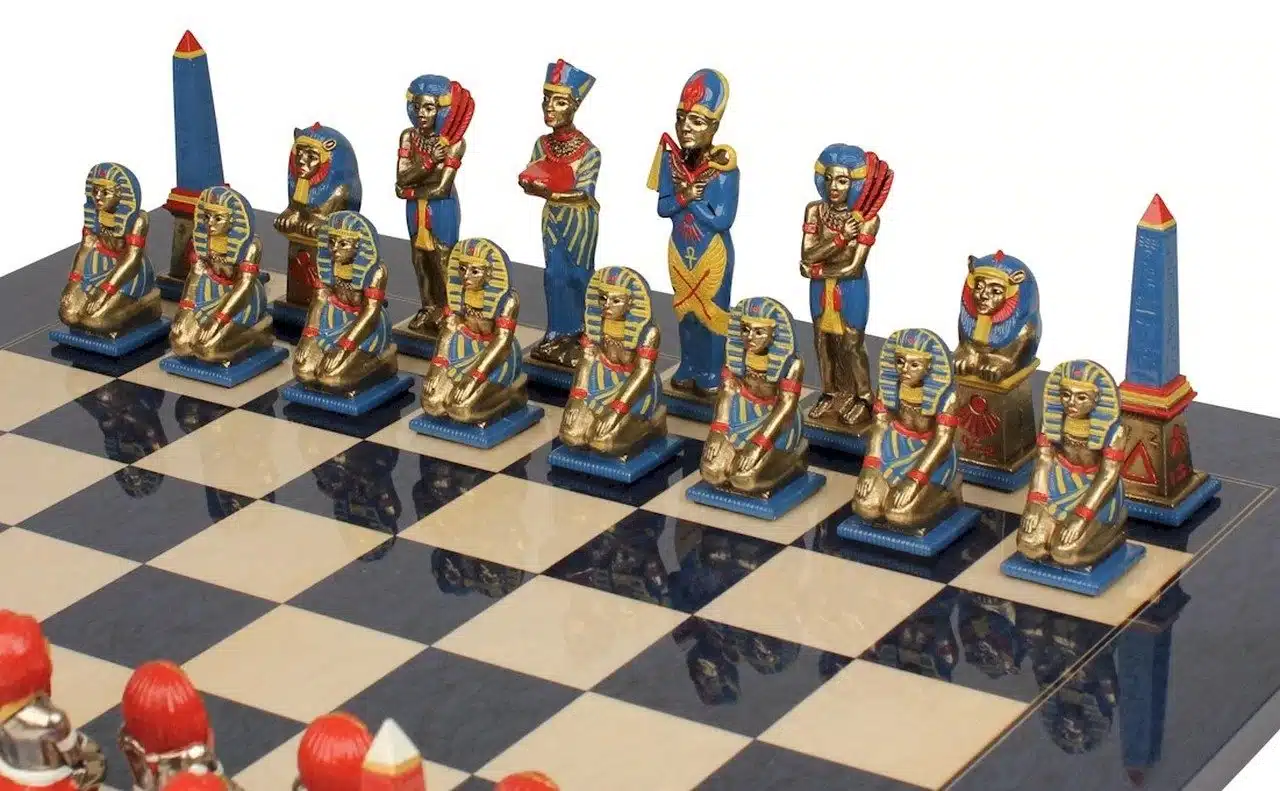 Ensemble Egypte III Echiquier en Bois d'Erable & Jeu d'Echecs en Métal Massif Peint à la Man - Image 4