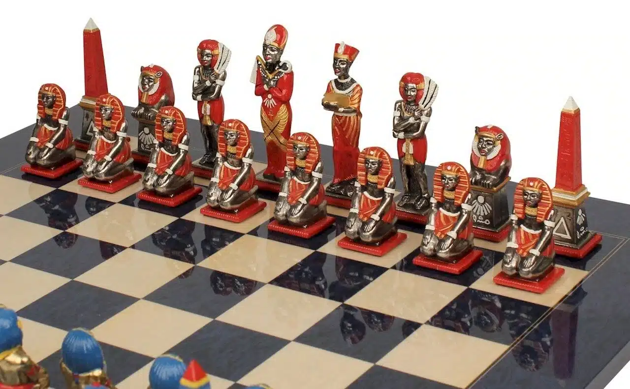 Ensemble Egypte III Echiquier en Bois d'Erable & Jeu d'Echecs en Métal Massif Peint à la Man - Image 3