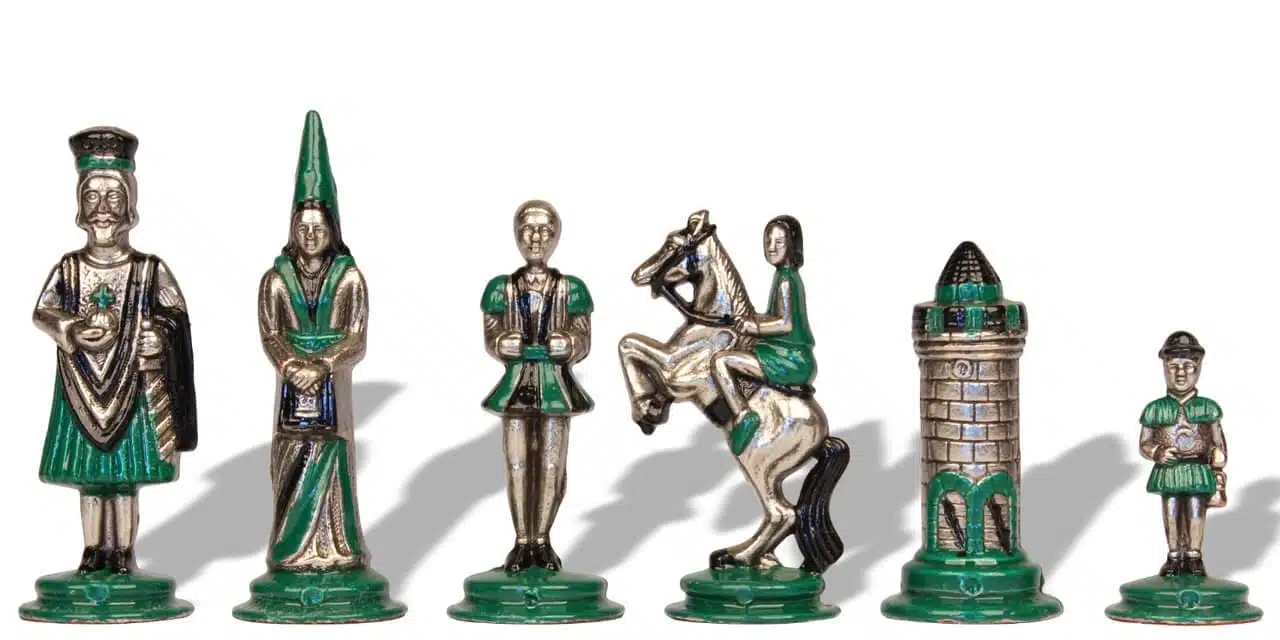Jeu d'Echecs en Métal Peint à la Main Camelot et La Légende du Roi Arthur - Image 3