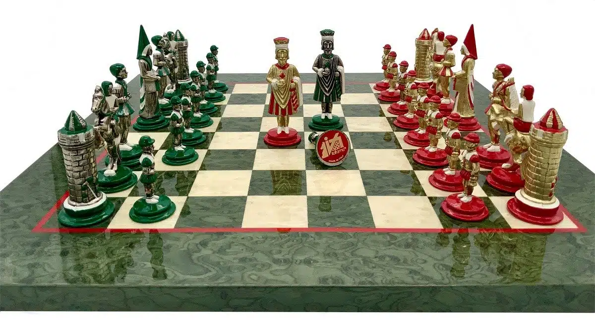 Ensemble Camelot Roi Arthur V Echiquier en Bois d'Erable Olive & Jeu d'Echecs en Métal Massif Peint à la Main - Image 2