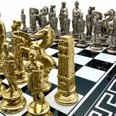 Ensemble César IV Grand Echiquier en Bois Noir et Blanc et Pièces d'Echecs en Métal - Image 3