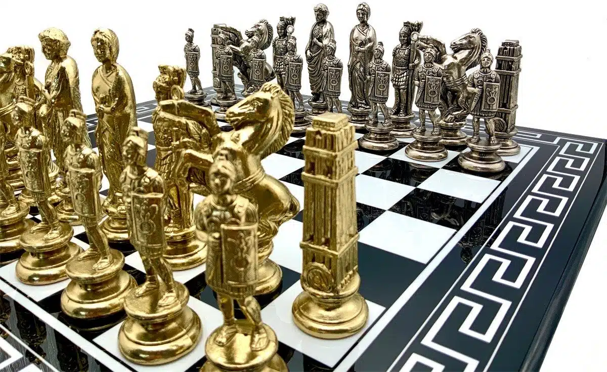 Ensemble César IV Grand Echiquier en Bois Noir et Blanc et Pièces d'Echecs en Métal - Image 3
