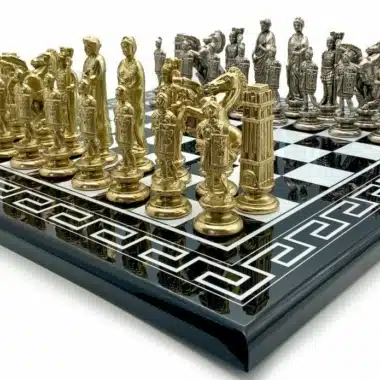 Ensemble César IV Grand Echiquier en Bois Noir et Blanc et Pièces d'Echecs en Métal - Image 4
