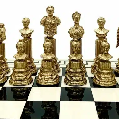 Pièces dorées Empire Romain III bustes romains détaillés sur l'échiquier