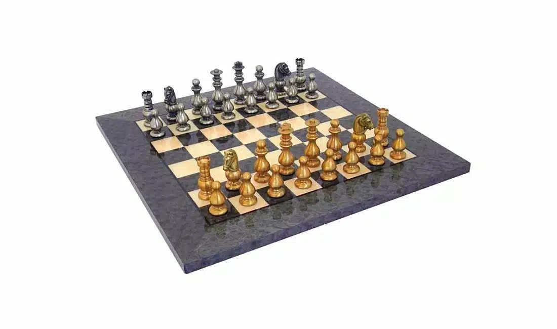 Ensemble "Français II" Echiquier en Bois d'Erable Gris & Jeu d'Echecs en Laiton Massif