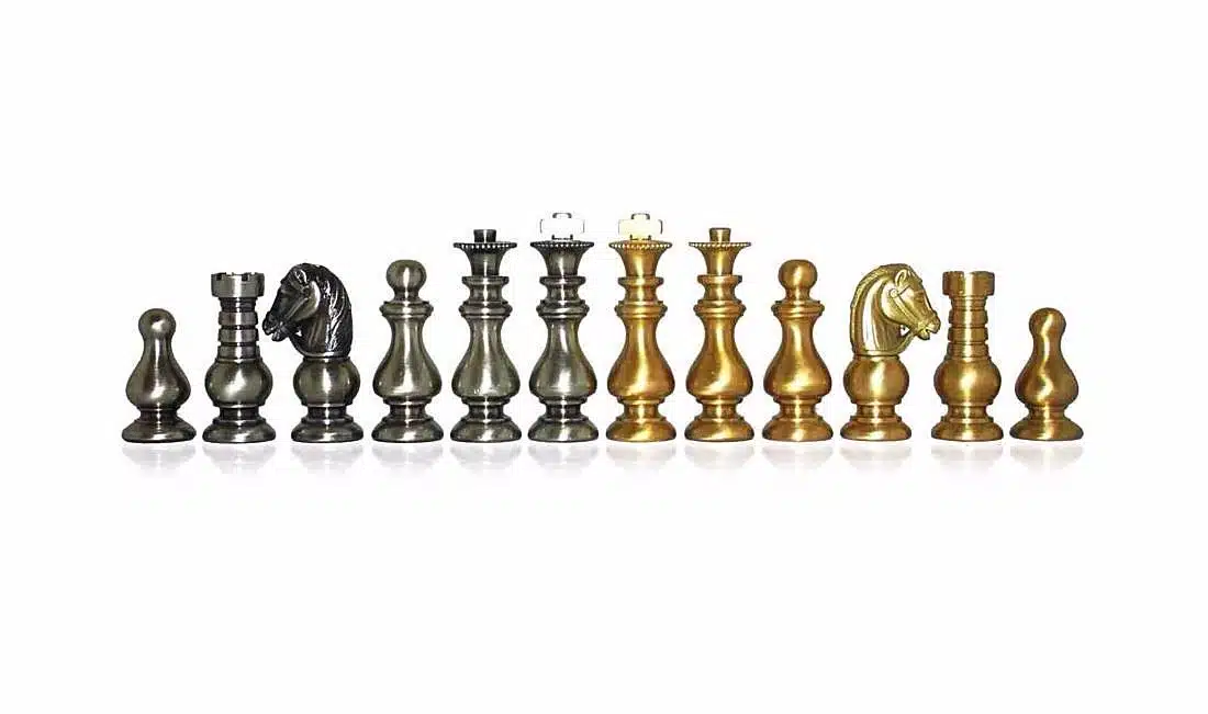 Ensemble "Français II" Echiquier en Bois d'Erable Gris & Jeu d'Echecs en Laiton Massif