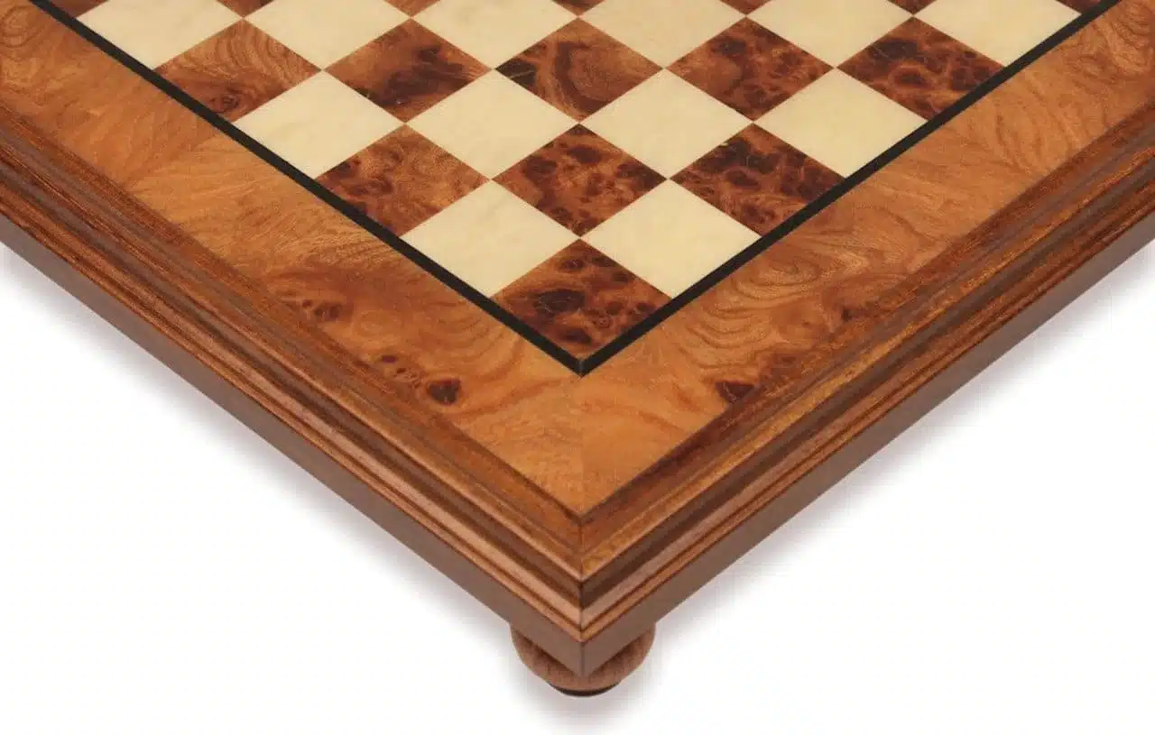 Ensemble Arabic Style IX Echiquier sur Pied en Bois et Pièces Echecs Staunton Bois et Métal - Image 9
