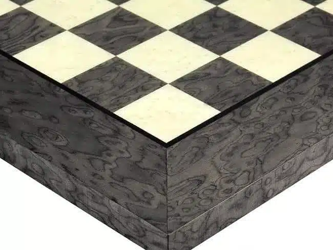 Ensemble Français II Echiquier en Bois d'Erable Gris & Jeu d'Echecs en Laiton Massif - Image 5