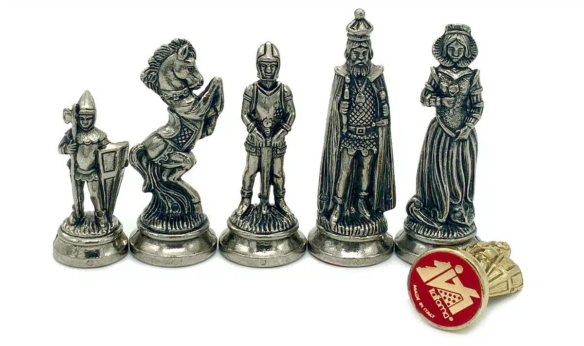 Ensemble Mary Stuart VIII Echiquier avec Rangement et Jeu d'Echecs en Métal - Image 7