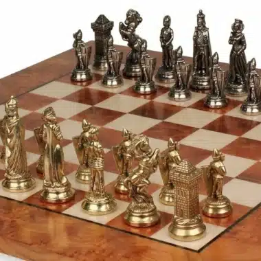 Alternative view of Ensemble Mary Stuart VI Echiquier en Bois d'Orme et de Bruyère et Jeu d'Echecs en Métal