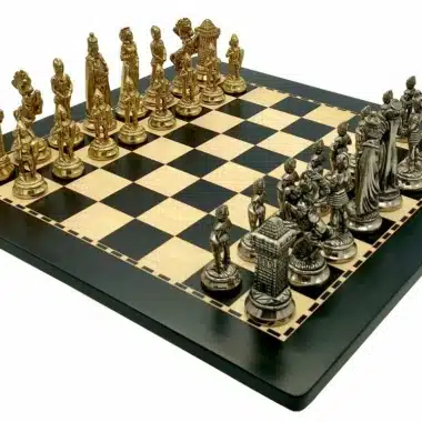 Ensemble Mary Stuart X Echiquier en Bois Foncé et Jeu d'Echecs en Métal