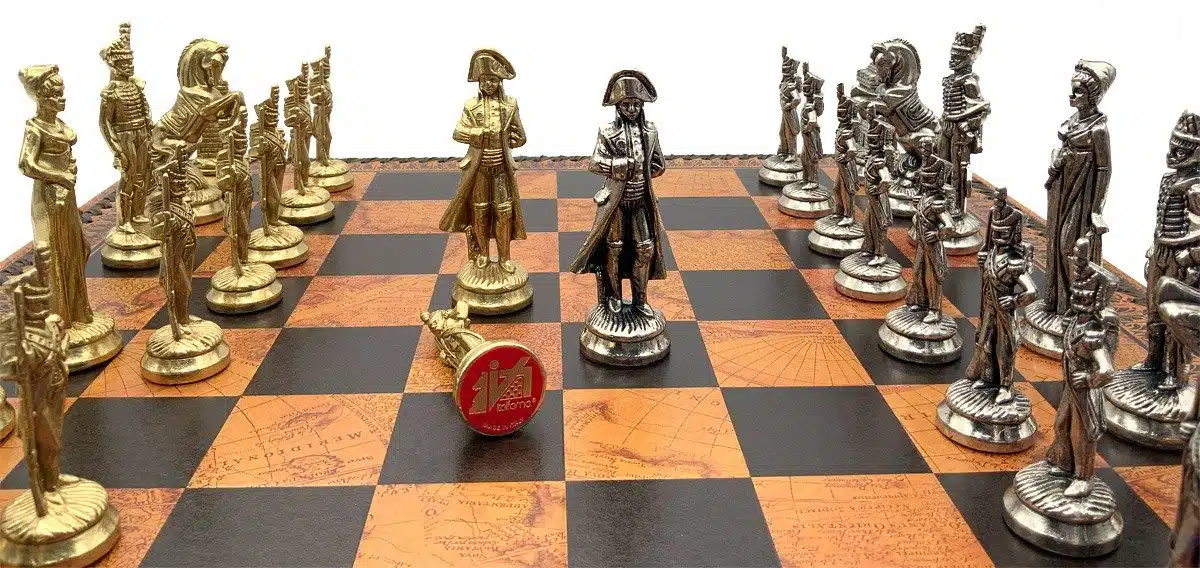 Ensemble Grand Napoléon II Echiquier avec Rangement et Jeu d'Echecs en Métal - Image 3