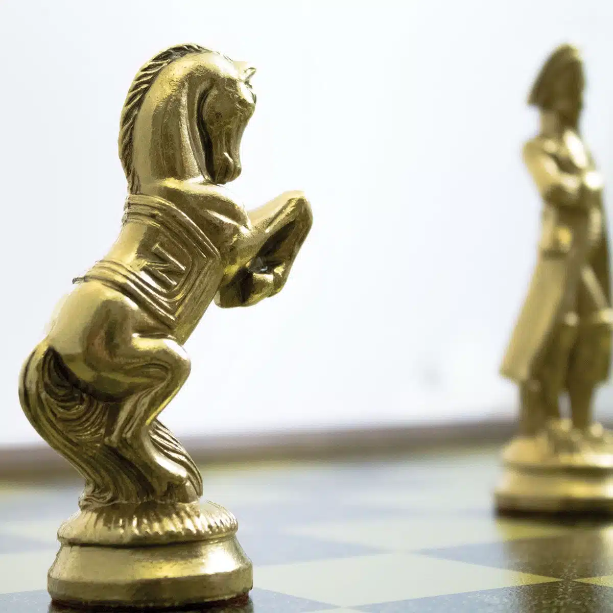 Ensemble Grand Napoléon II Echiquier avec Rangement et Jeu d'Echecs en Métal - Image 9