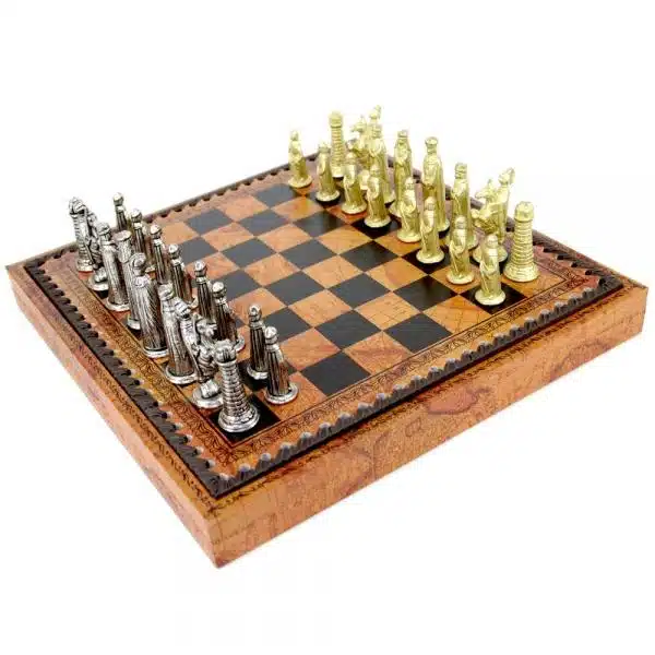 Ensemble Médieval Echiquier en Similicuir & Jeu d'Echecs en Métal Massif - Image 4