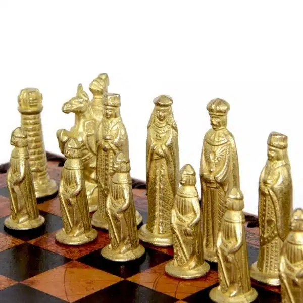 Ensemble Médieval Echiquier en Similicuir & Jeu d'Echecs en Métal Massif - Image 3