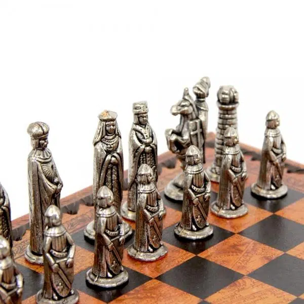 Ensemble Médieval Echiquier en Similicuir & Jeu d'Echecs en Métal Massif - Image 2