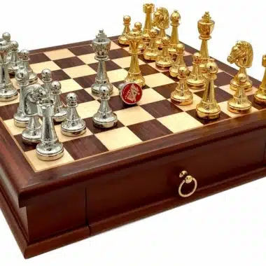 Ensemble Classic Flower 3 Echiquier avec Tiroir de Rangement en Bois et Jeu d'Echecs en Métal Plaqué Or et Argent