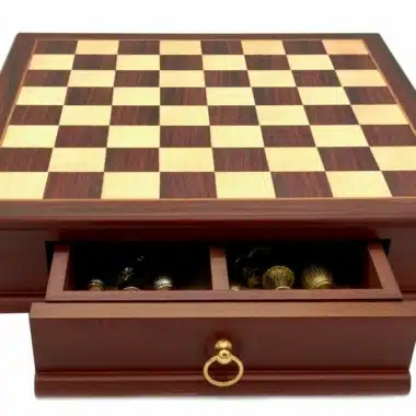 Alternative view of Ensemble Staunton Mix III Echiquier en Bois d'Acajou et Erable avec Compartiment de Rangement & Jeu d'Echecs en Métal Massif