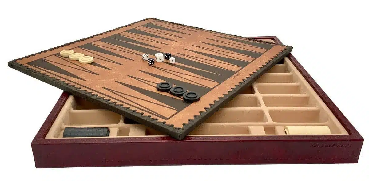 Jeu d'Echecs Guerre d'Indépendance des Etats Unis en Résine & Échiquier en Similicuir avec Compartiment de Rangement - Image 6