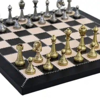 Ensemble Staunton Mix VIII Echiquier en Cuir et Jeu d'Echecs en Métal - Image 3