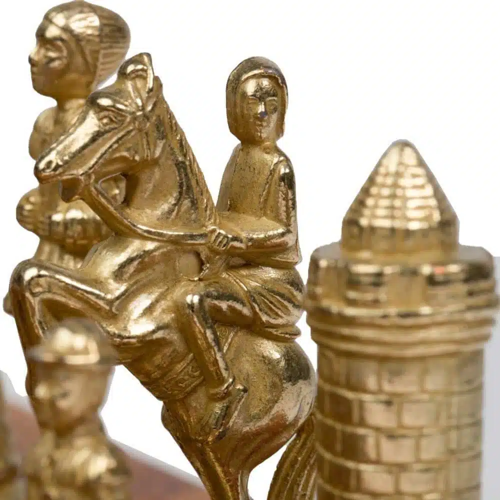 Ensemble Camelot Roi Arthur XIV Echiquier avec Rangement et Jeu d'Echecs en Métal - Image 5
