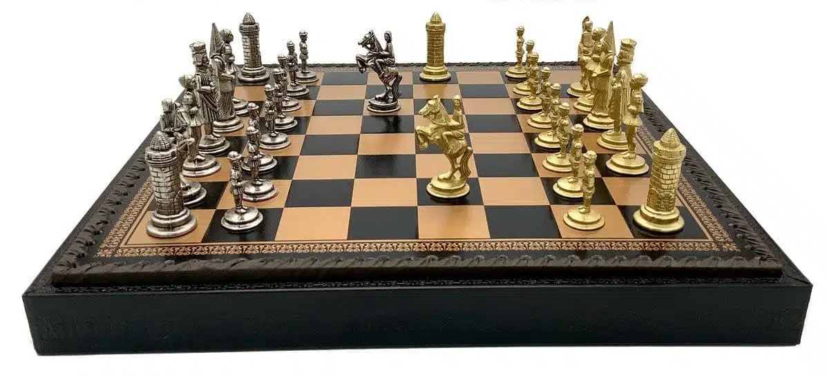 Ensemble Camelot Roi Arthur XIV Echiquier avec Rangement et Jeu d'Echecs en Métal - Image 3