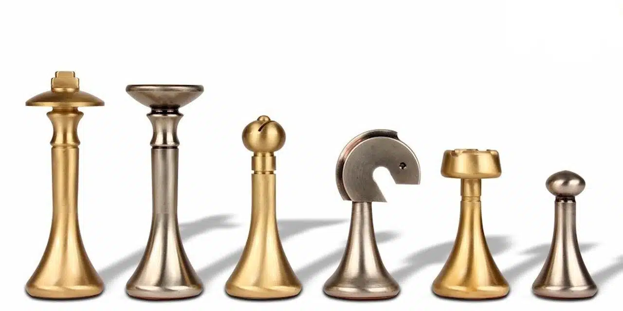 Ensemble Contemporain Gris Echiquier en Bois d'Erable & Jeu d'Echecs en Laiton Massif - Image 7