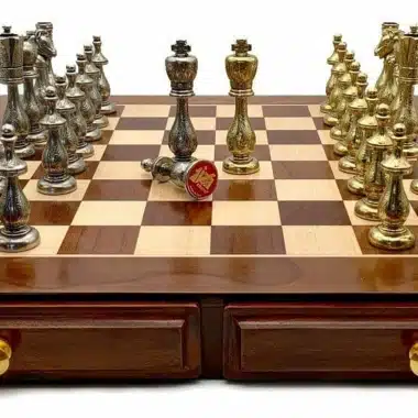 Ensemble Oriental III Echiquier en Bois d'Erable et de Rose Doré & Jeu d'Echecs en Métal - Image 3