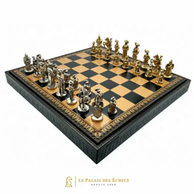 Ensemble Lanzichenecchi II vu de face avec échiquier noir et pièces en métal