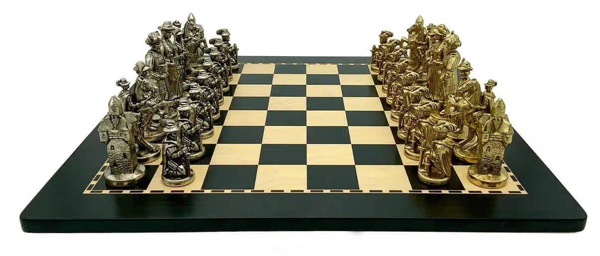 Ensemble Lanzichenecchi III Echiquier en Bois et Jeu d'Echecs en Métal - Image 2