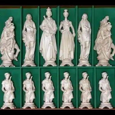 Jeu d'Echecs "Renaissance Bois Naturel" en Bois des Alpes Massif Sculpté Traditionnellement