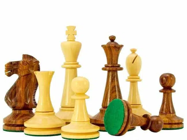 Ensemble Blackmore Echiquier en Bois de Noyer et d'Erable & Jeu d'Echecs en Bois de Rose Doré - Image 5