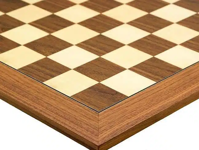 Ensemble Blackmore Echiquier en Bois de Noyer et d'Erable & Jeu d'Echecs en Bois de Rose Doré - Image 7